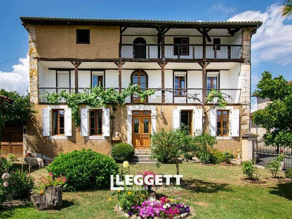 Maison 7 pièces 250 m²