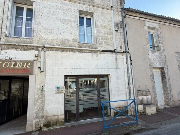 Bureau / Local Commercial 44 m² avec Vitrine & Parking - Ruelle Centre