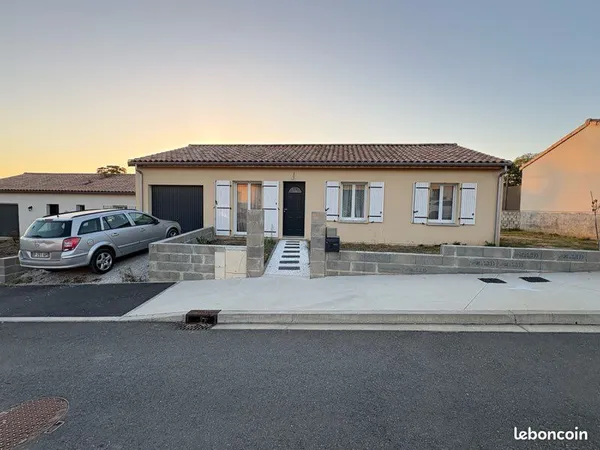 Maison récente 91 m² - 3 chambres - garage - piscine - terrain 609 m² - Bourg-sur-Gironde 260 000