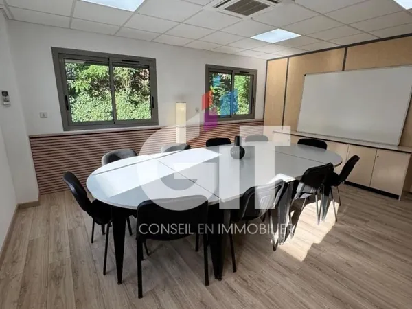 Bureau 110 m²