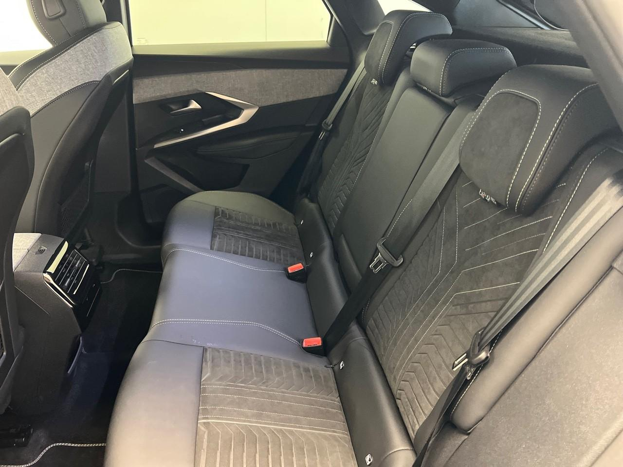 Peugeot 3008 hybrid 145 e-dcs6 gt — photo 10
