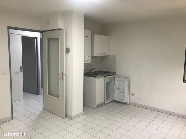 Grand studio à louer
