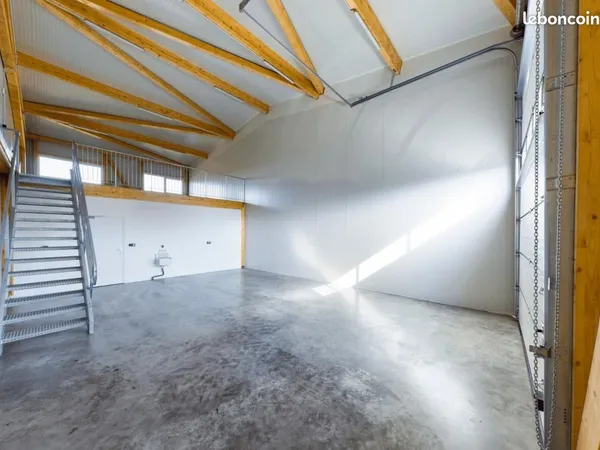 Local d'activité 140 m²