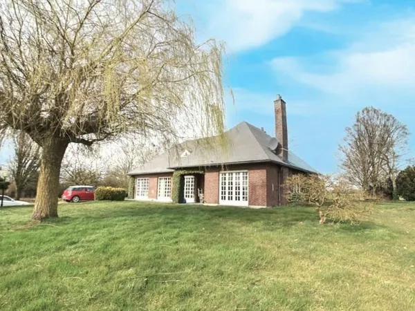 ? Maison individuelle 200 m² - Terrain 5 000 m² avec tenn