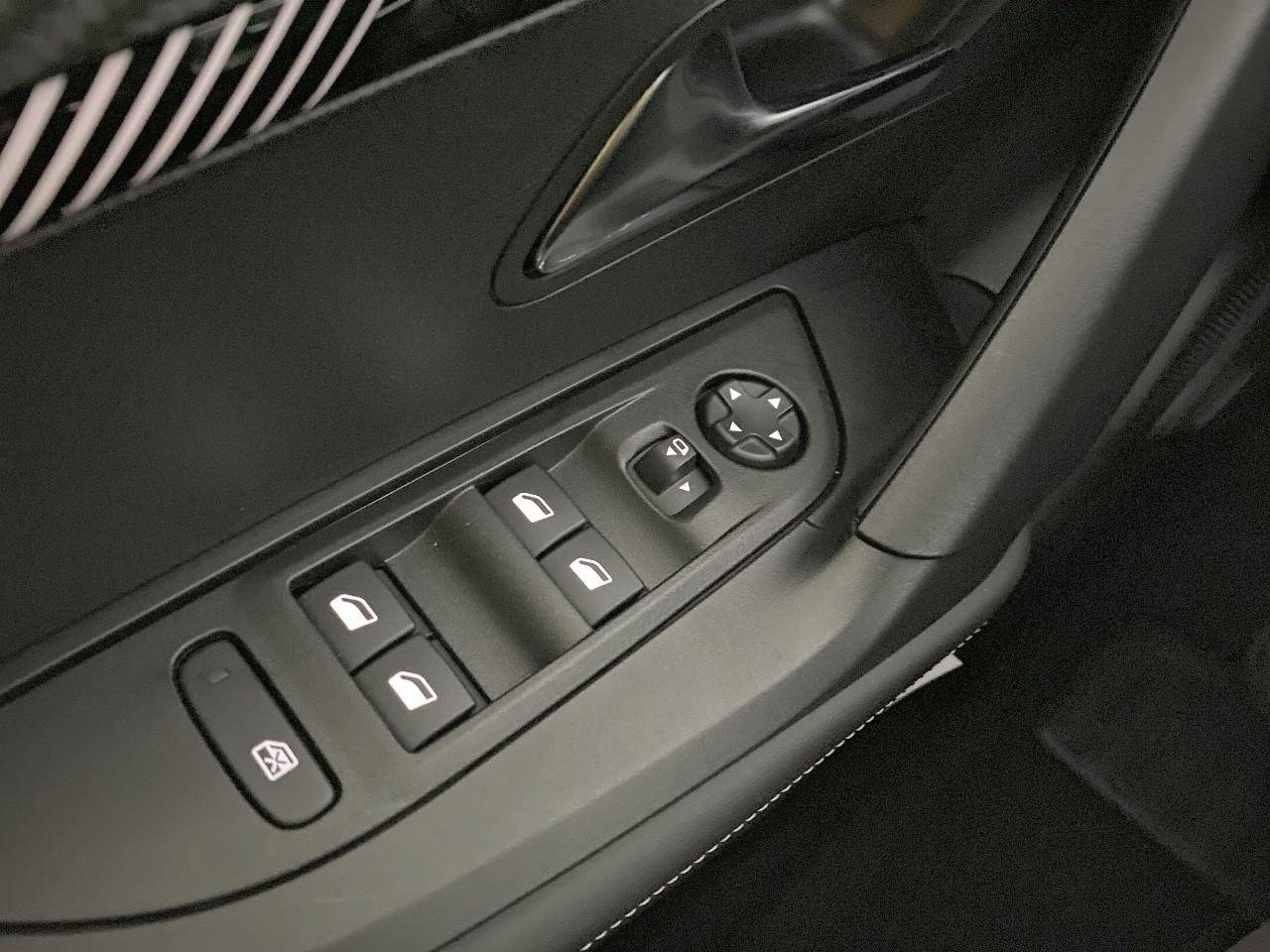 Peugeot 2008 130 s&s eat8 allure — photo 20