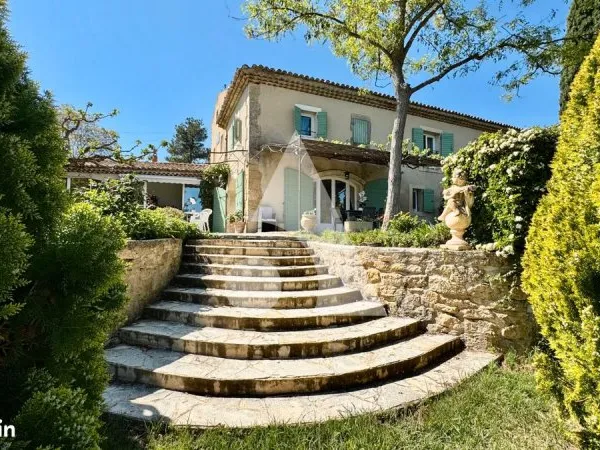Propriété 8 pièces 274 m²
