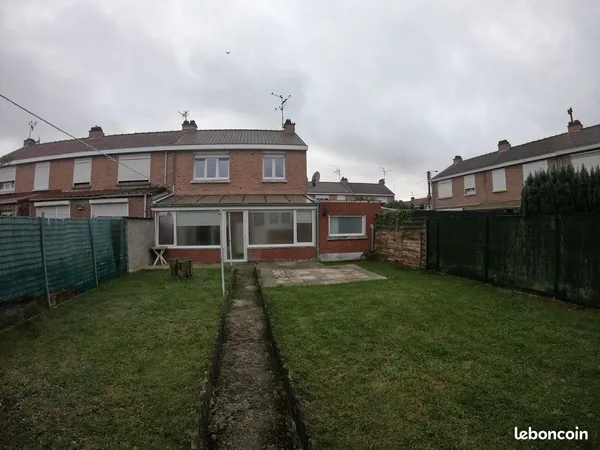 Maison avec jardin et garage