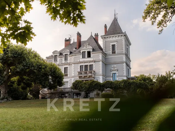 Castel Bisolet : des appartements dans un château à Aix-les-Bains