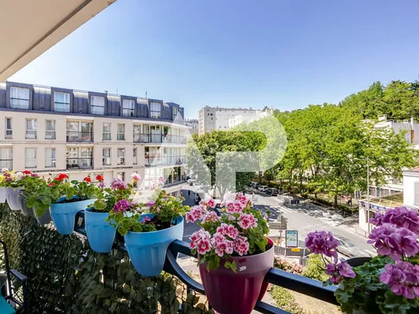 Sèvres Centre ? Bel appartement familial de standing avec balcon et parkings