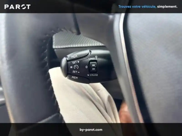 Peugeot 2008 1.2 puretech 100ch s&amp;s allure pack — photo 17