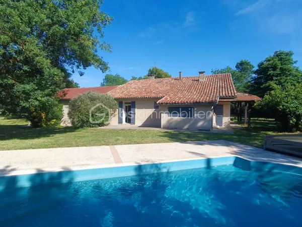 Maison 7 pièces 245 m²