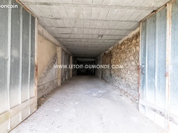 Parking/box 5 pièces 287 m²