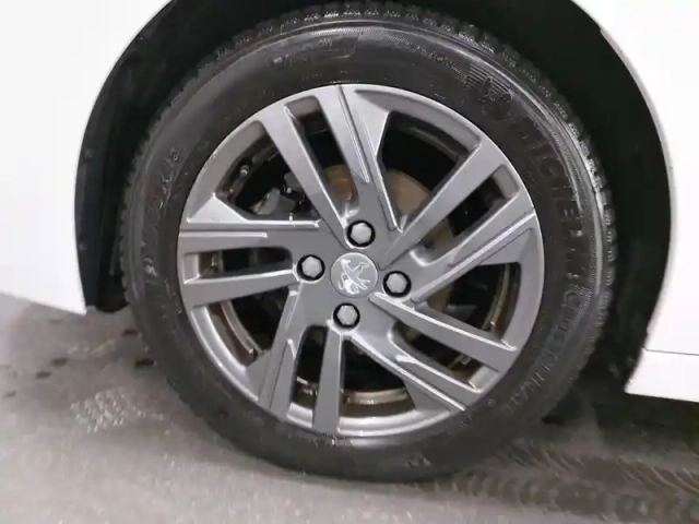 Peugeot 208 puretech 75 s&amp;s bvm5 — photo 33