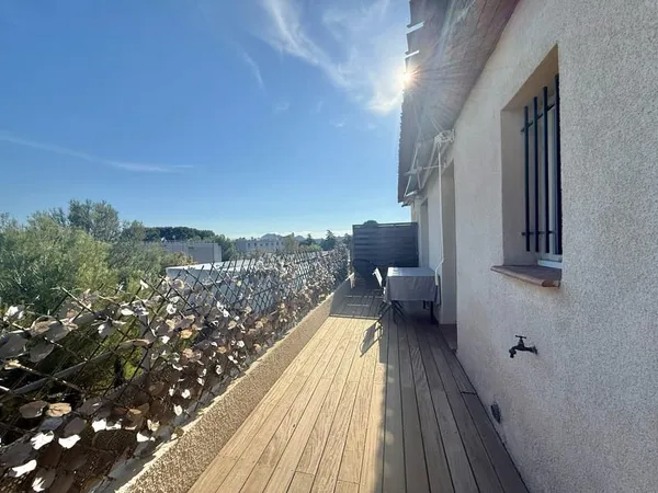 Appartement T2 avec terrasse et parking