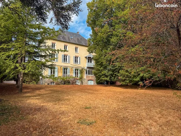 Maison de Maitre du 19 ème rénovée avec piscine, atelier d'artiste et parc de 2800 m2