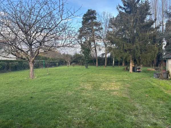 Terrain 600 m²