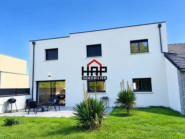 Pavillon avec garage, jardin, 4 chambres secteur résidentiel