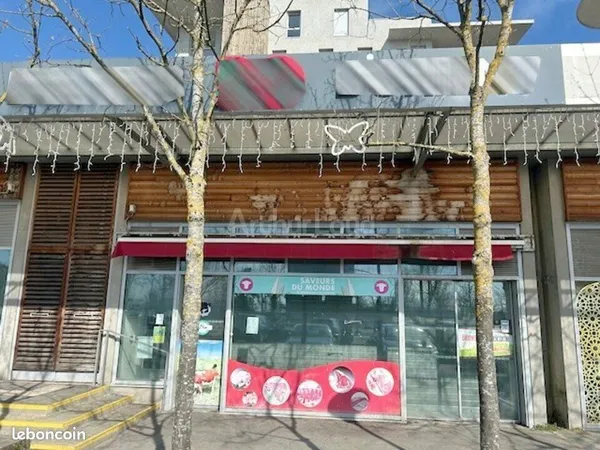 Local commercial 157 m²