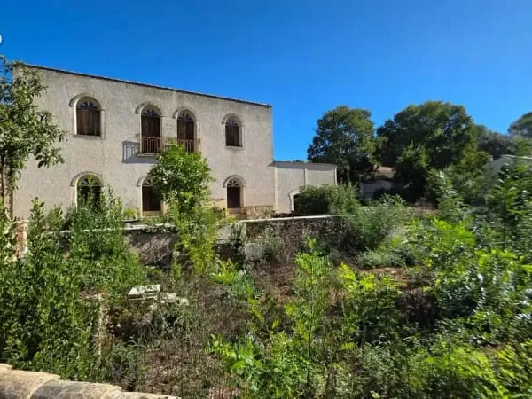 Maison de maître de caractère, 178 m2, terrain 1 040 m2, 2 accès