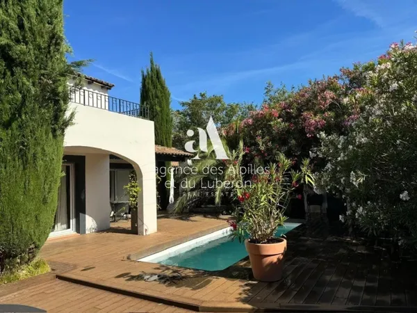 PROCHE VILLENEUVE LES AVIGNON - MAISON AU CALME AVEC PISCINE