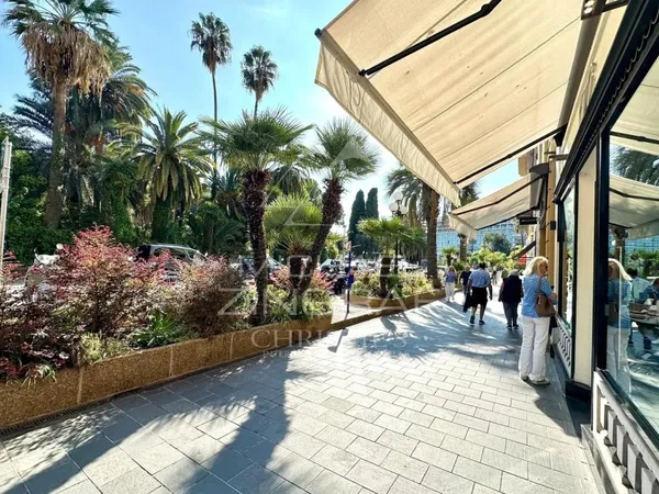 NICE - CARRÉ D'OR - RARE OPPORTUNITÉ / Appartement a rénover :