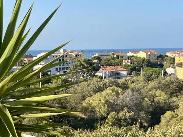 Appartement à deux pas du centre de L Ile Rousse