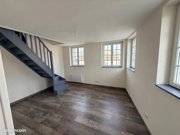 Duplex T2 bis rénové 57,7 m² - centre de Caussade - sans frais d'agenc