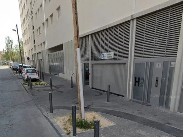 Place parking 13003