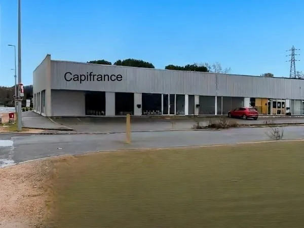 Local commercial 835 m²