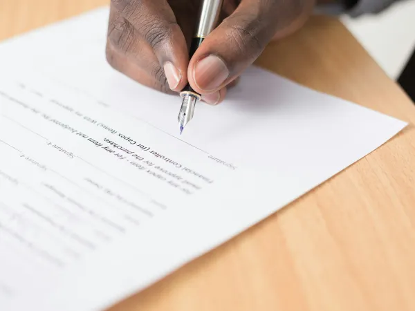 Cession de parts de SCI : depuis la loi du 25 juin 2026, l'acte sous seing privé est nul