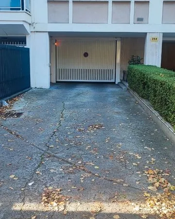 Parking / Place de stationnement à louer - Chaville - Rez-de-chaussée - Accès facile