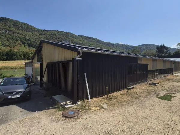 Local professionnel - Saint-Béron | 80 m² stockage + 40 m² bureaux climatisés