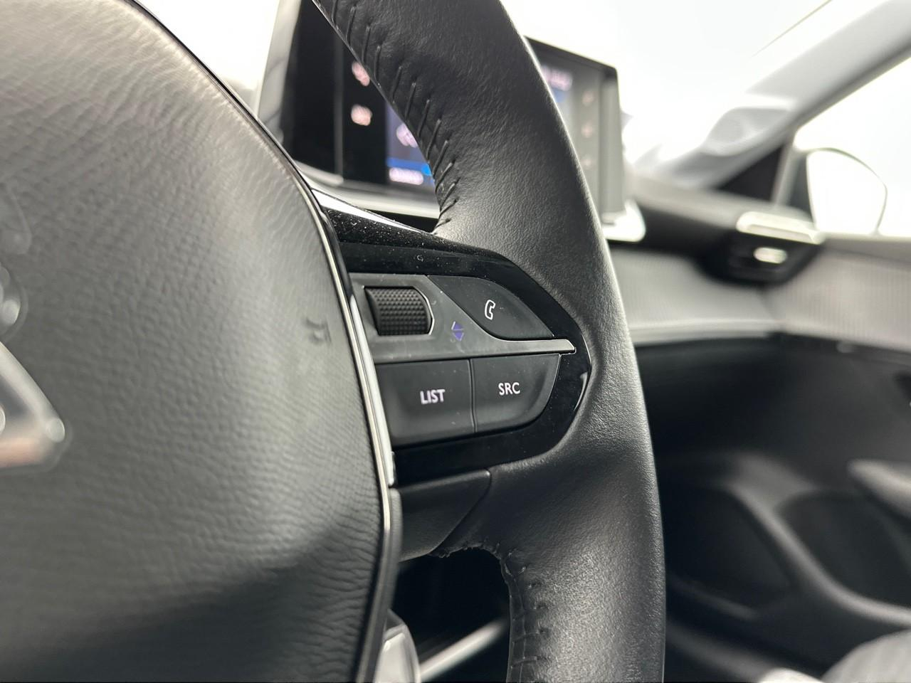 Peugeot 208 puretech 100 s&s bvm6 style — photo 18