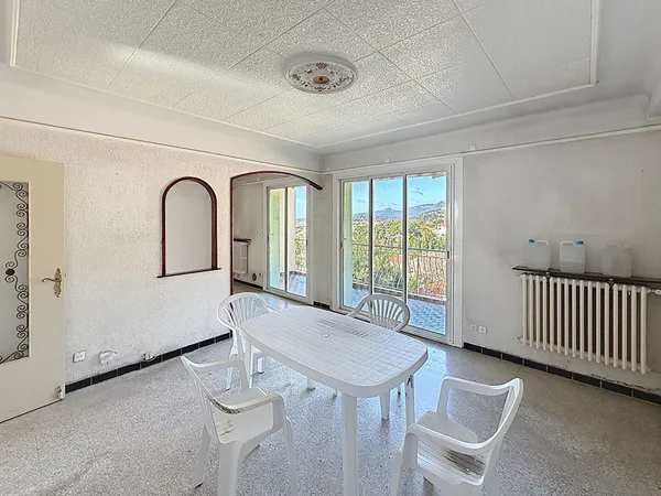 Appartement Toulon de 5 pièces de 97m² Garage cave et parking collectif