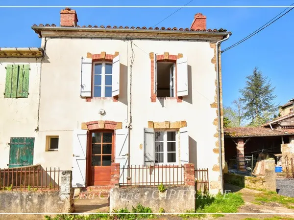 Maison à vendre 5 pièces de 71 m2 habitables avec jardin, courette, dépendances proche de NOGARO (32