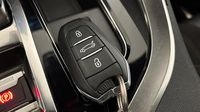 Peugeot 3008 HYBRID 225ch GT Pack e-EAT8 — photo 16