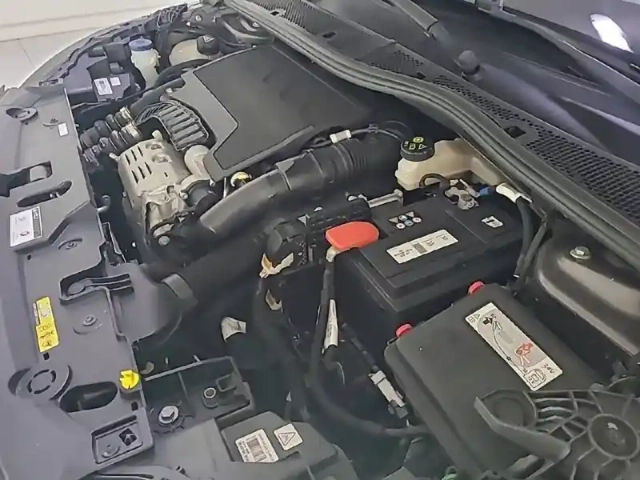 Peugeot 208 puretech 100 s&amp;s bvm6 — photo 5