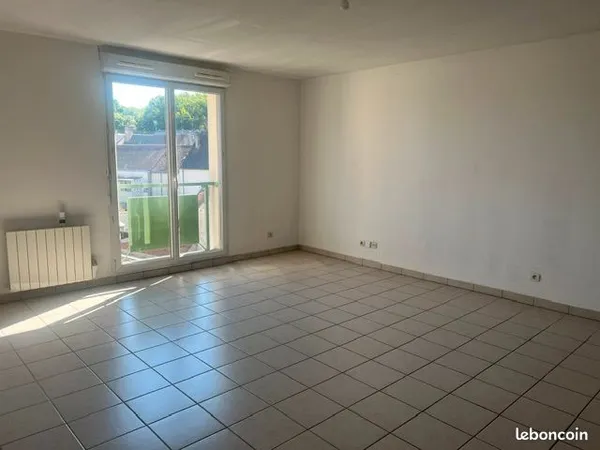 Grand F2 calme centre ville