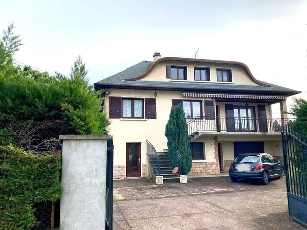 Maison 10 pièces 147 m²