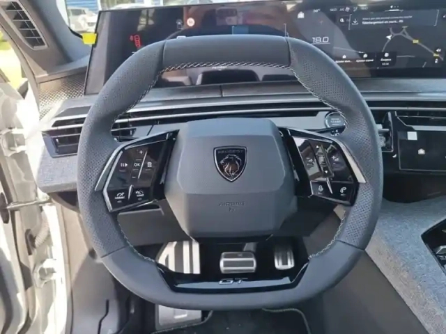 Peugeot 5008 hybrid 145 e-dcs6 — photo 29