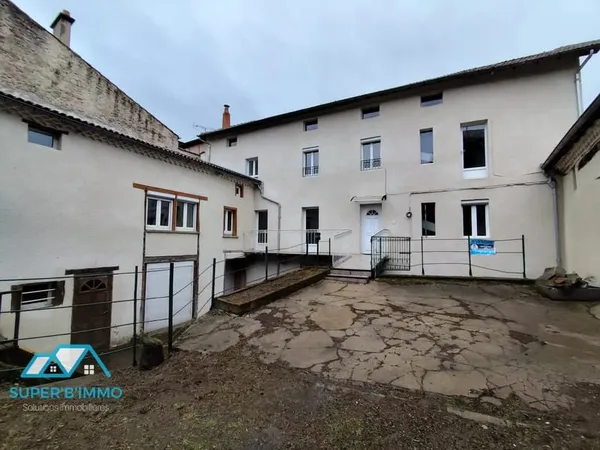 immeuble avec local commercial et 6 logements renovés