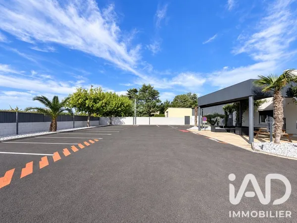 Local commercial 2 pièces 300 m²