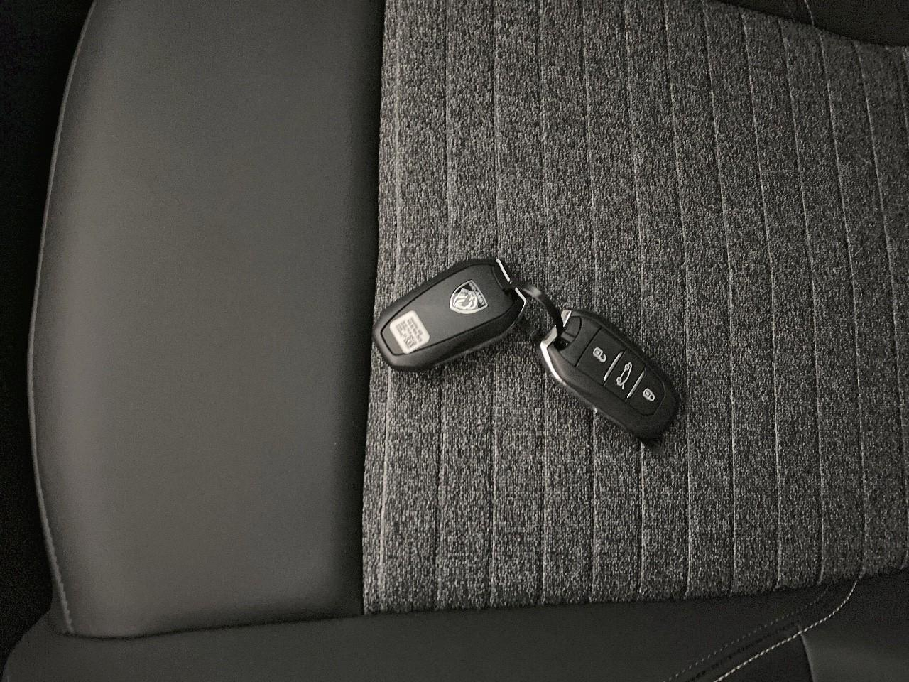 Peugeot 3008 1.2 hybrid 145ch allure e-dcs6 — photo 12