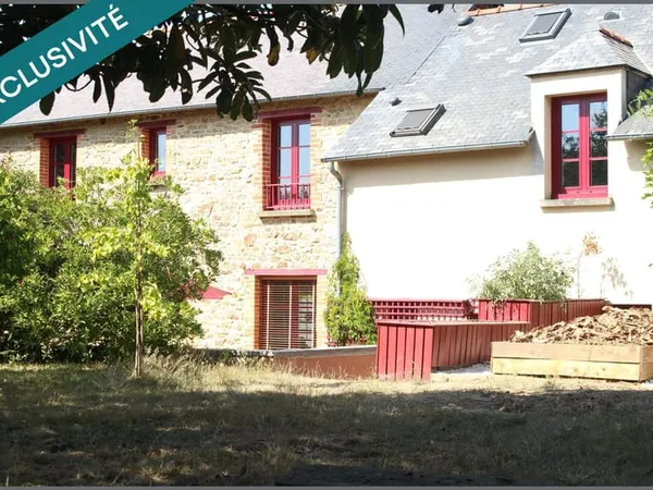 Maison "coup de coeur " en pierres, au coeur du village. terrasse et Terrain clos.