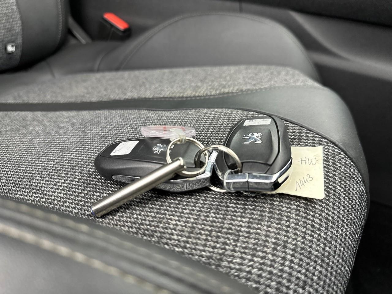 Peugeot 3008 hybrid 225 e-eat8 allure business — photo 35