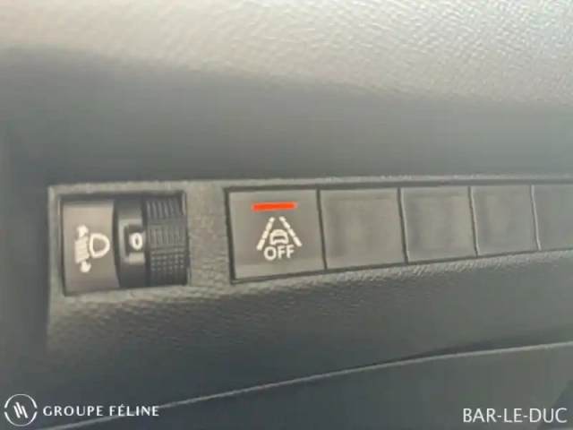 Peugeot 208 1.2 puretech 100ch s&amp;s allure — photo 12