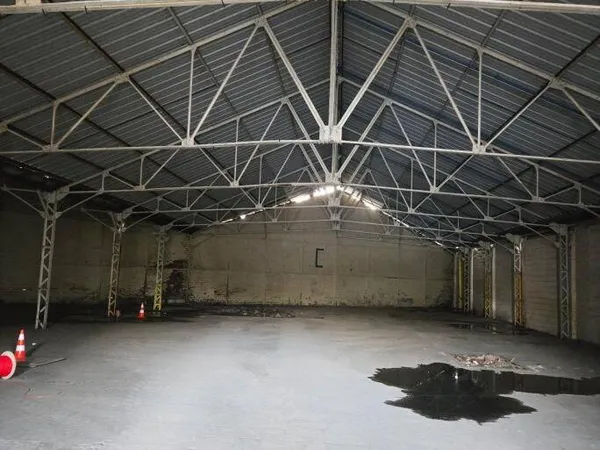 Local d’activité et entrepôt Location Cattenières   8000€