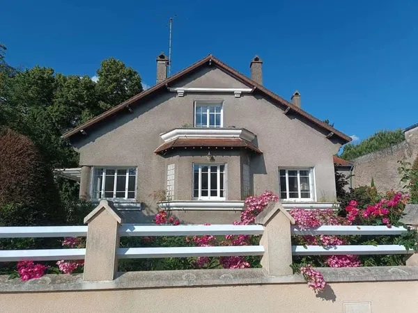 Maison de caractère de 225 m² avec parc arboré de 3000 m² - proche de Montmorillon