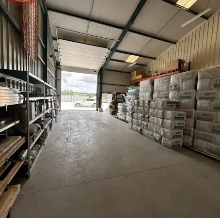 Local 1 pièce 150 m²