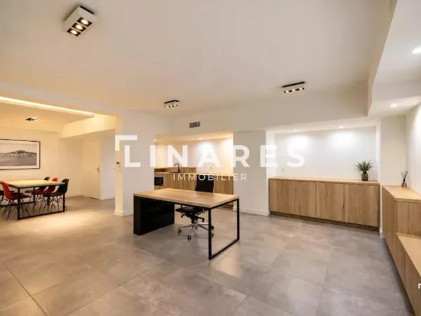 Hôtel particulier 1 pièce 103 m²